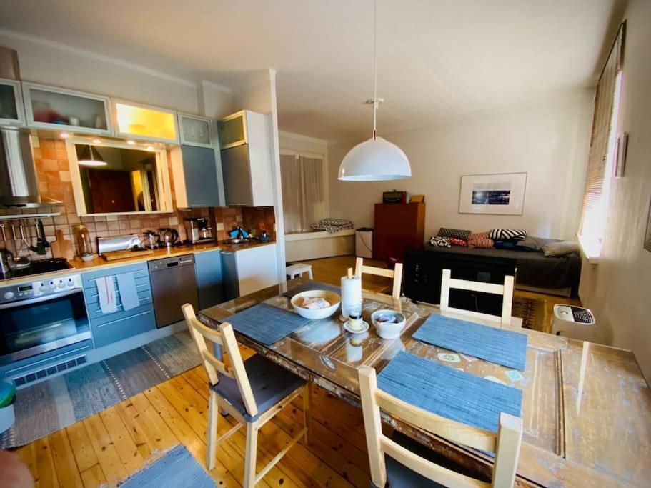 Studio Apartment, View Over The Roofs For The Sunrise Helsínquia Exterior foto